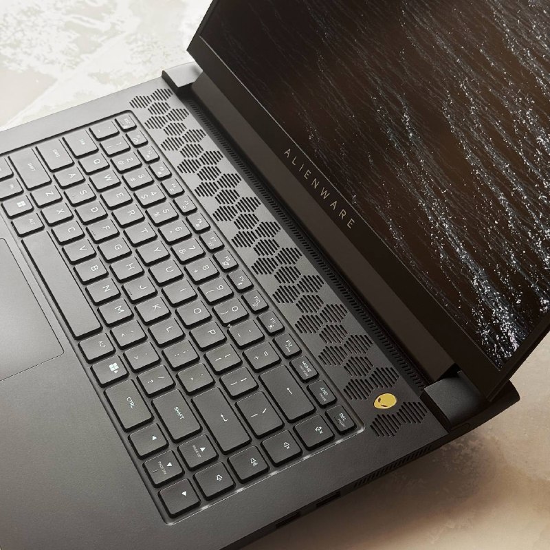 Игровой ноутбук Alienware m15 R7 i7-12700H RTX 3070 Ti 16GB 1TB