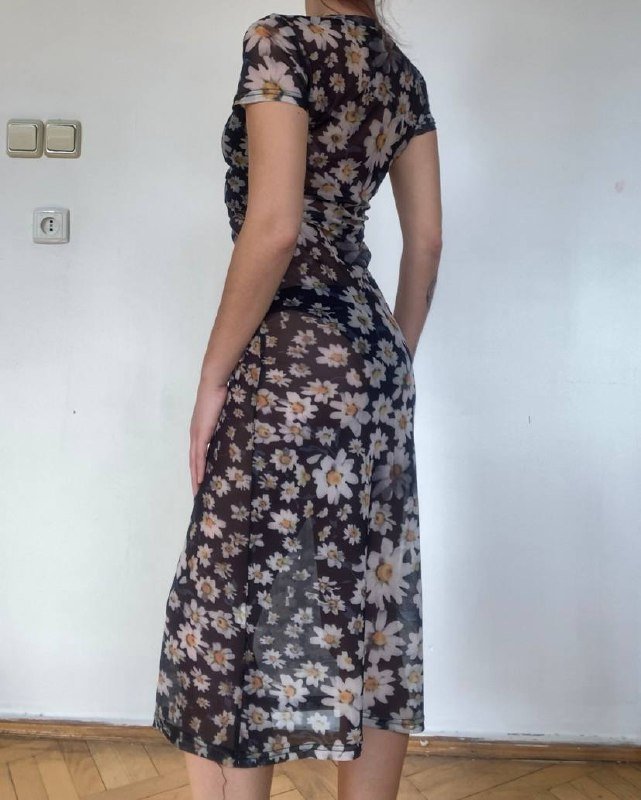 Летнее платье-сеточка с ромашками размер S 2