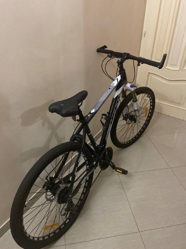 Велосипед с алюминиевой рамой и тормозами Shimano