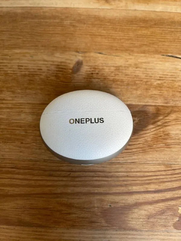 Зарядный кейс OnePlus Buds Pro 2 1