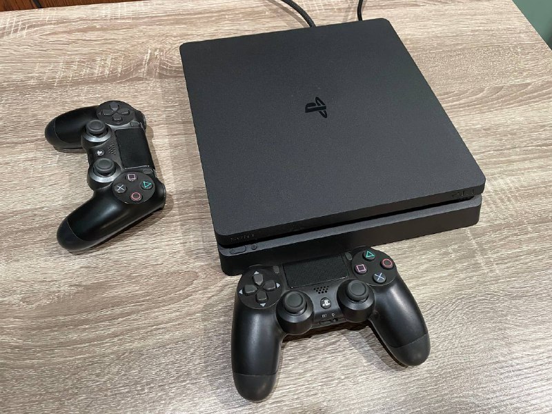 PS4 slim 1 TB, 2 геймпада, 9 игр, HDMI кабель