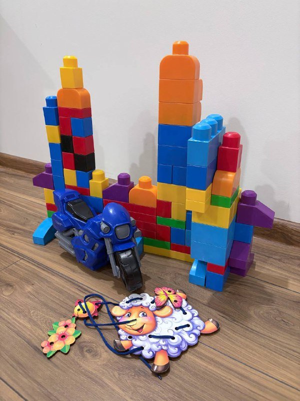 Конструктор, мотоцикл, овечка шнуровка для малышей