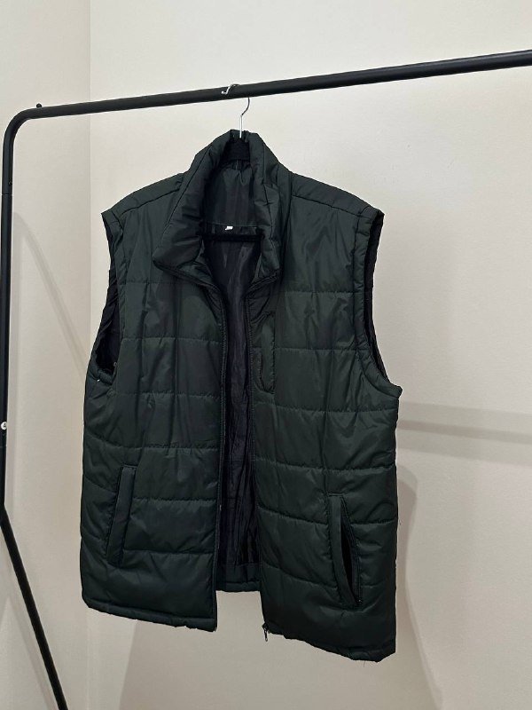 Жилетка L, Худи Travis Scott M, Рубашка чёрная H&M L, Рубашка льняная wrangler L, Шорты M