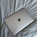iPhone 12 Pro, MacBook Air M1 6