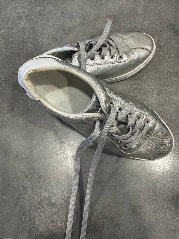 Женские Tommy Hilfiger серебристые кроссовки 38 размер