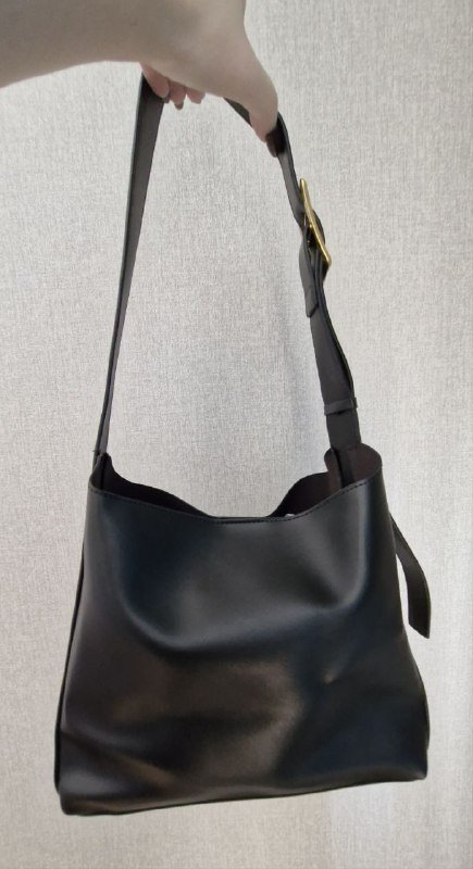 чёрная сумка-шоппер, красная сумка-клатч