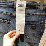 Кроссовки Trussardi, джинсы Armani Exchange, кардиган Zara, ремень Michael Kors, шапка H&M, кепка Guess 4