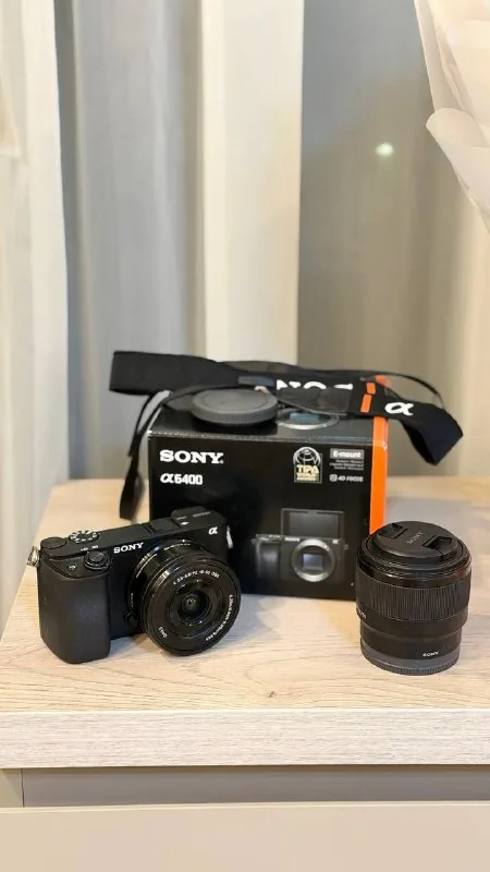 Sony A6400 с двумя объективами 1