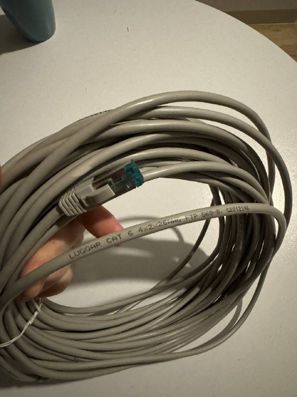 Мусорка маленькая, пуфик, плед, одеяло, грильница, гирлянда, микроволновая печь, роутер, набор посуды 6