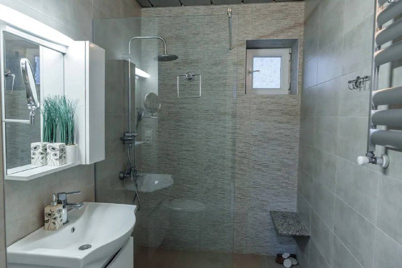 3-комнатная квартира с 2 спальнями в Батуми, аренда на год 5