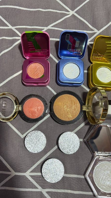 Хайлайтеры, румяна, бронзер, тени, палетки