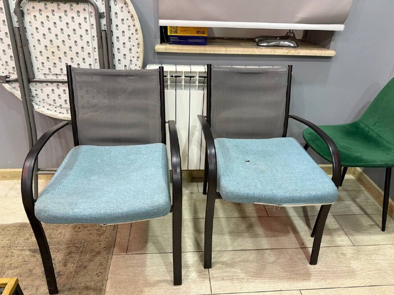 Комод, стулья, кресла, книги 4