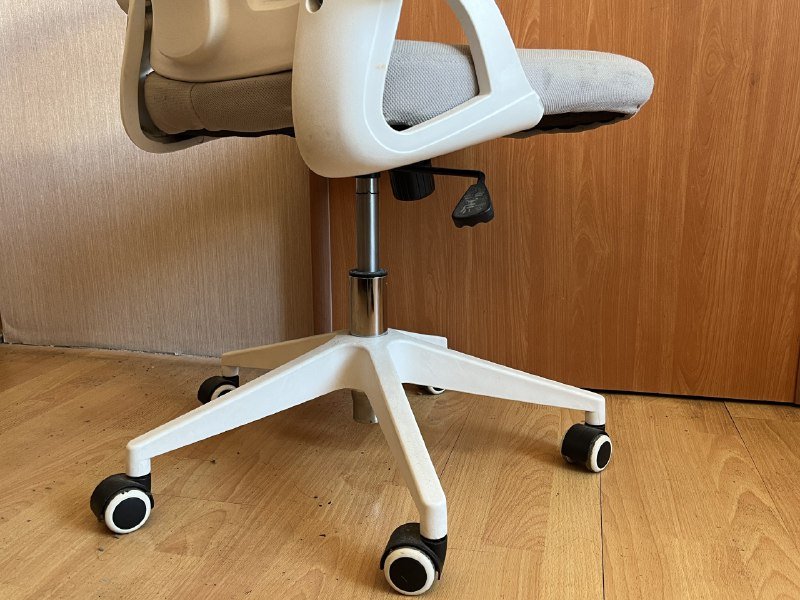 Офисное компьютерное кресло 3