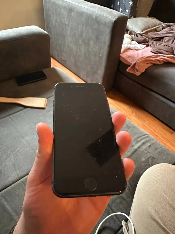 iPhone 8 256 ГБ 1