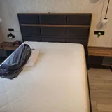 Кровать, прикроватные тумбочки 2