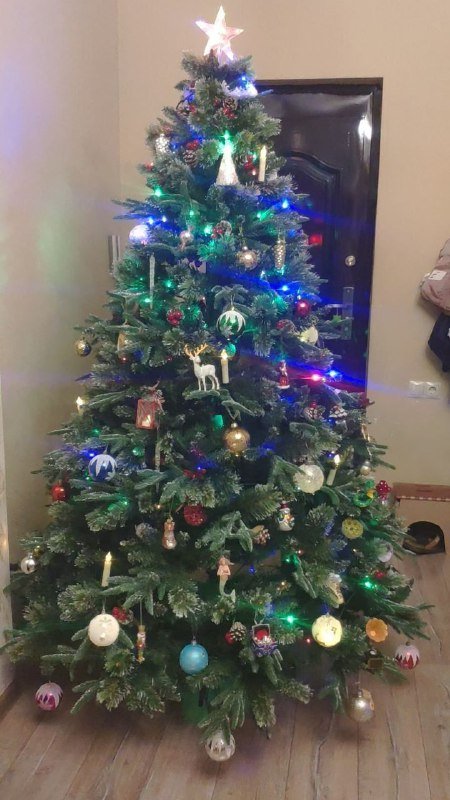 Ёлка, новогодние игрушки, гирлянда, украшения на ёлку