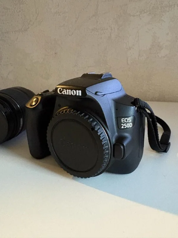 Canon EOS 250D with 18-55mm Lens 1