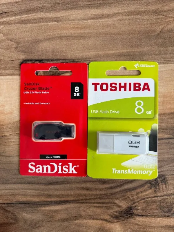 Флешки Toshiba, SanDisk 8 ГБ