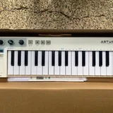 Бас-гитара, электрогитара, комбик, гитарные процессоры, MIDI-контроллеры, сэмплер 6