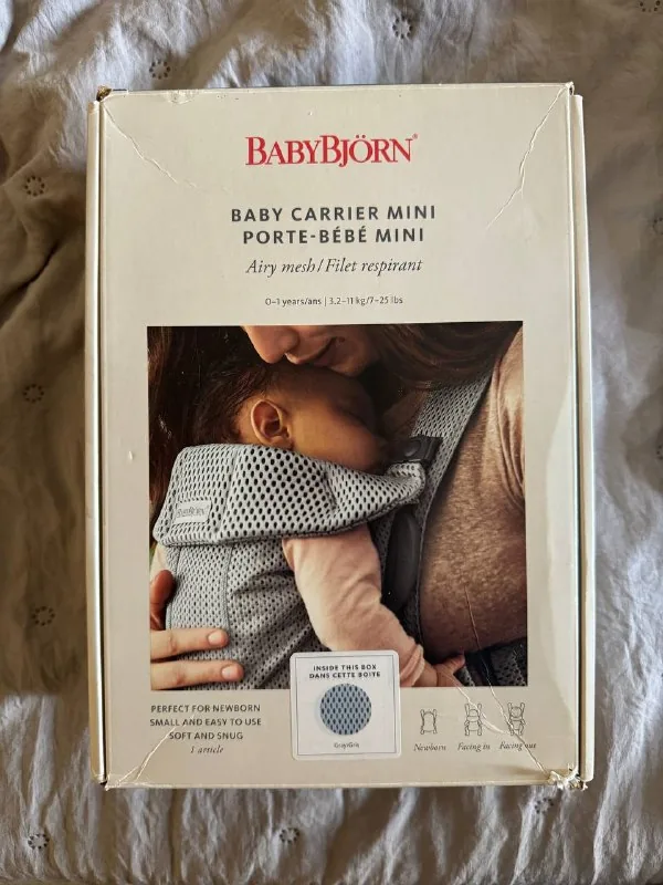 BabyBjörn Baby Carrier Mini 1