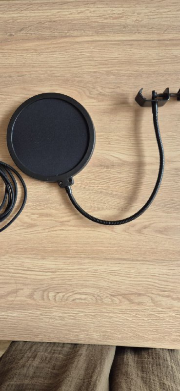 Микрофон Razer Seiren X с попфильтром 4