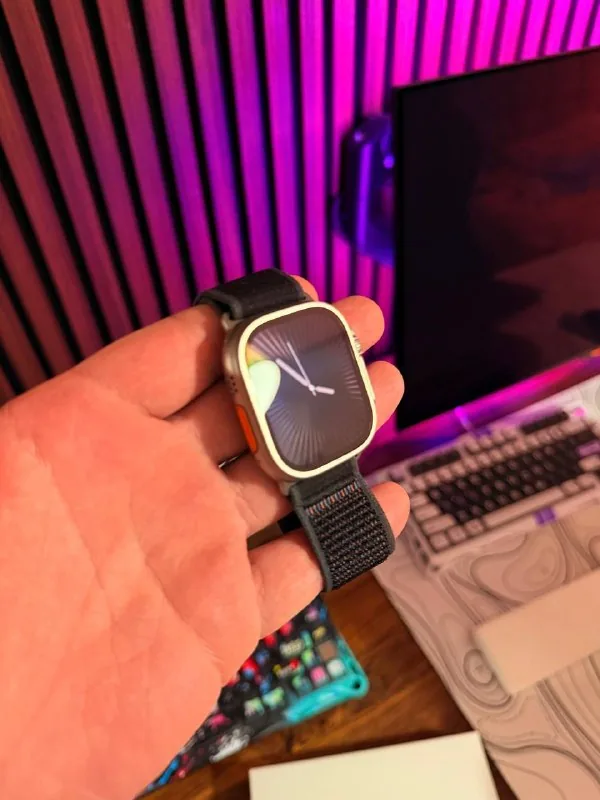 Apple Watch Ultra 2 titanium 3
