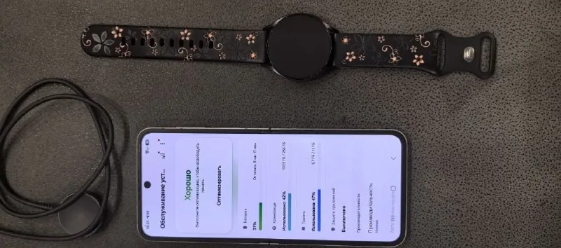 Samsung Galaxy Z Flip 6, Galaxy Watch 6 1