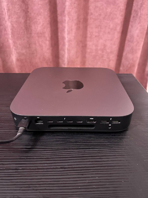 Mac mini Core i5 32 GB RAM 512 GB SSD, iPhone XS Max 64 GB 2