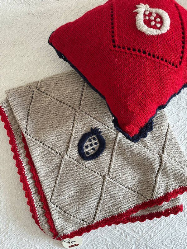 Подушка, плед в упаковочном мешочке 2