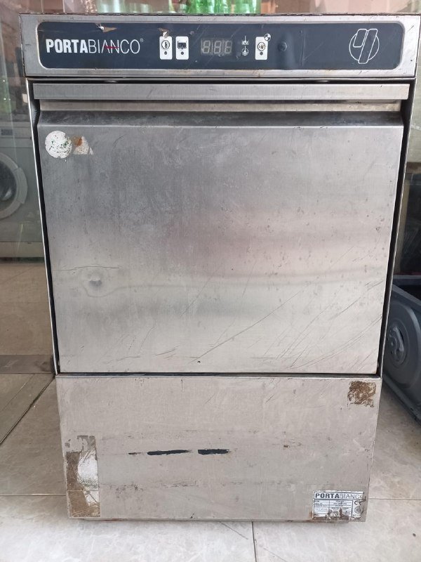 Промышленная посудомоечная машина