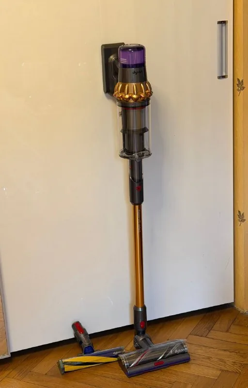 Dyson V15 1