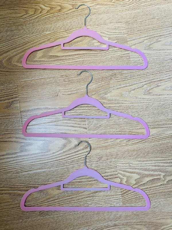 Бархатные вешалки нежно розового цвета 2