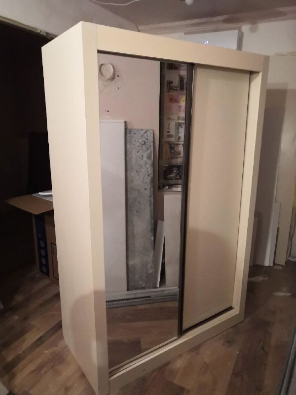 Шкаф-купе с зеркалом