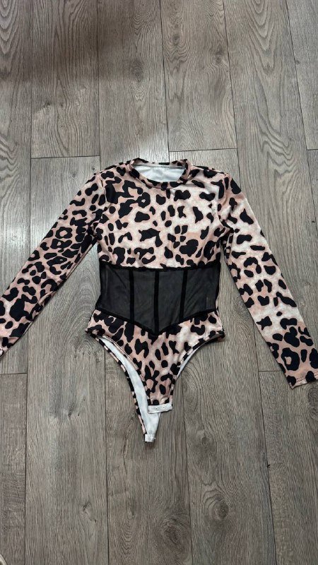 Боди с черной прозрачной вставкой размер S