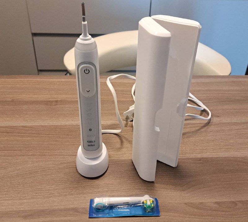 Электрическая зубная щетка Oral-B Genius X D706