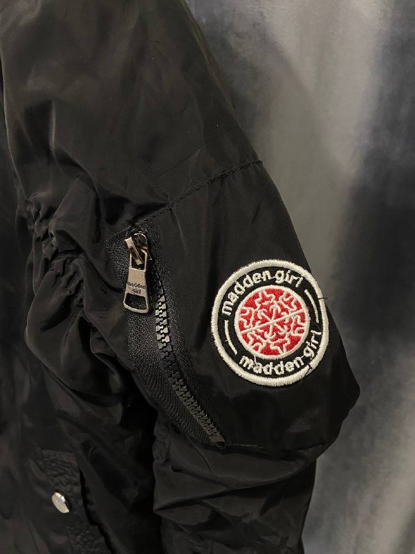 Куртка-бомбер черная с оранжевой подкладкой размер S 2