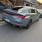 Hyundai Elantra 2022 4
