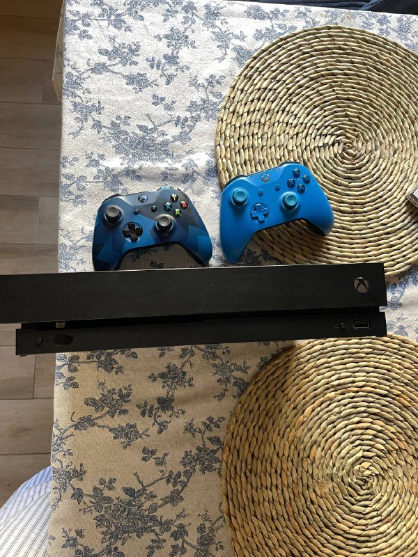 xbox one x 1TB SSD, 2 джойстика, диски PS4, джойстик Xbox, PS2 комплект, Move PS3/4 комплект