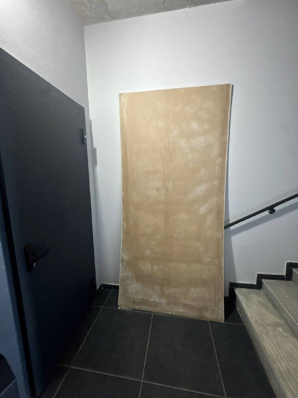 Листы гипсокартона с профилями и мешком цемента 3