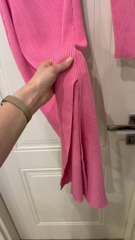 Свитер, джинсы, тренч, платье, спортивная кофта, куртка косуха 10