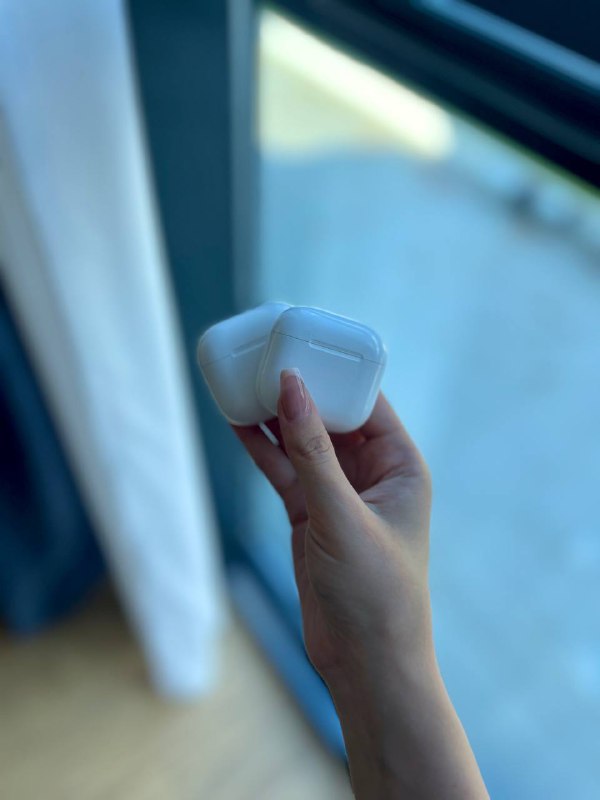 iPad Air, iPad 6 поколения, AirPods 4, Samsung Tab A 6