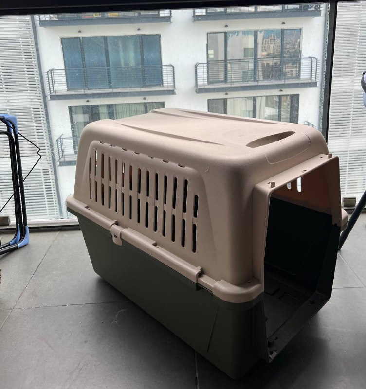 Переноска для собаки с колесами и поилкой 2