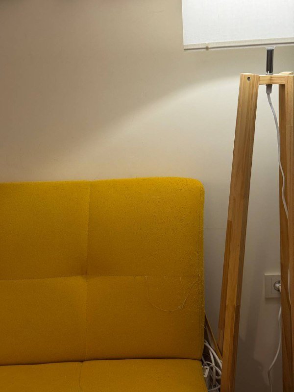 Диван желтый 4