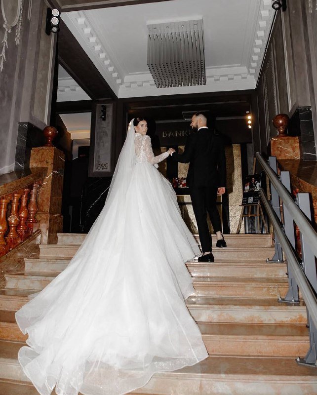 Свадебное платье с шлейфом Milla Nova, размер S 8