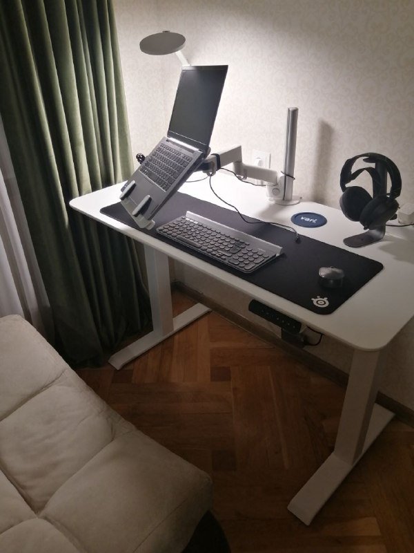 Электрический стол VARI с рабочим местом и аксессуарами 2