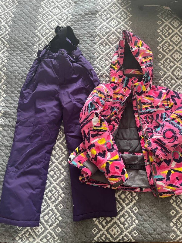 Горнолыжный зимний костюм и сапожки для девочки
