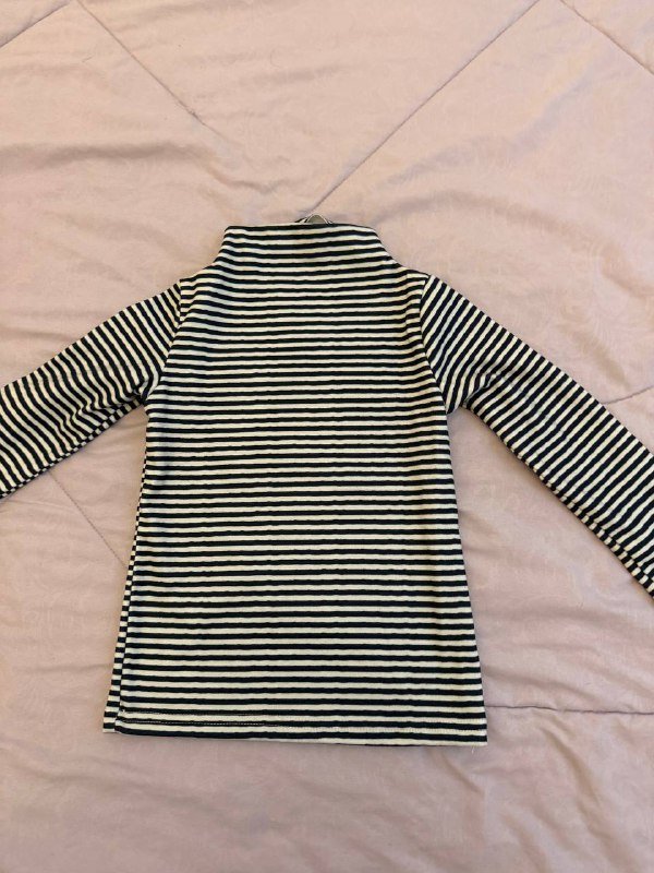 безрукавка красная, куртка Lacoste, водолазка 4