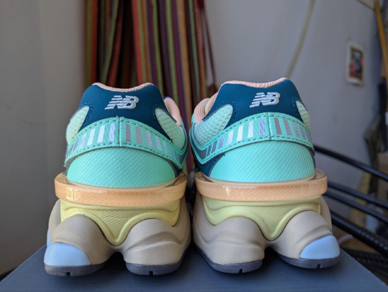 Женские кроссовки New Balance 9060 4