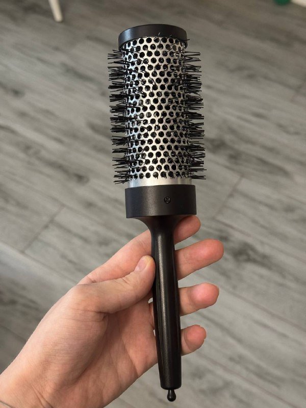 Расческа, духи, крем, щетки, шорты, пальто, тапки, чехол iPad mini, фотоальбом