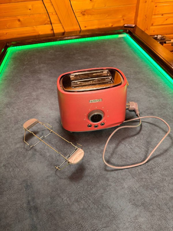 Коричневый Шкаф, Белый шкаф, СЛАЙСЕР, Огнетушитель, Тостер 6